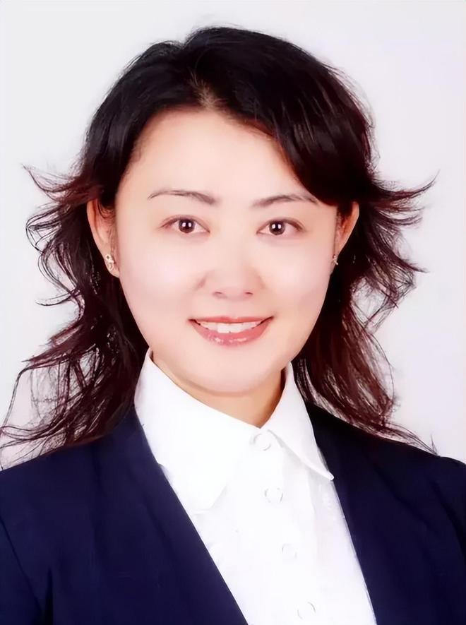 熊猫体育资讯：六位“80”后美女县委委书记个个高颜值还有一个是清华博士(图4)