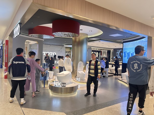 熊猫体育资讯：实探上海家居卖场：付款处排起长队智能品类卖爆了(图2)