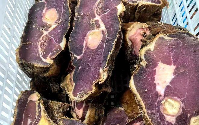 熊猫体育资讯：雅安这人养殖藏香猪的故事(图3)