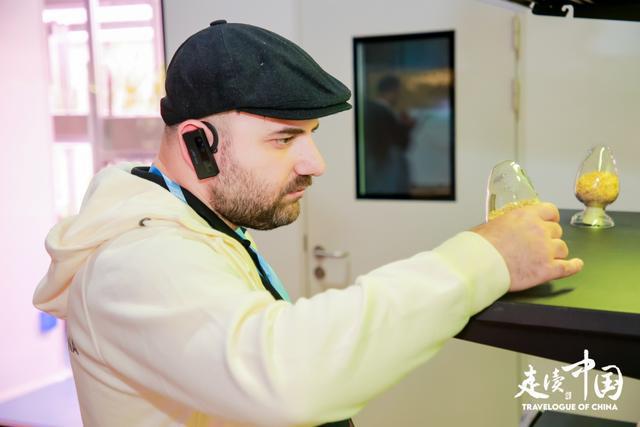 “走读中国” 中外媒体探访内蒙古：解码草原牧业的科技赋能与生态突围(图5)