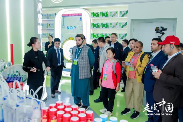 “走读中国” 中外媒体探访内蒙古：解码草原牧业的科技赋能与生态突围(图6)