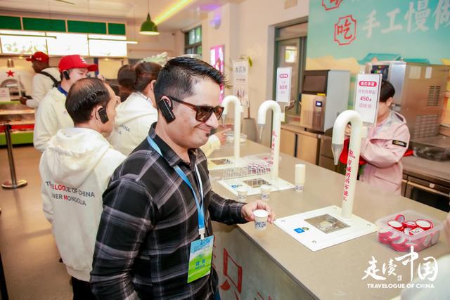 “走读中国” 中外媒体探访内蒙古：解码草原牧业的科技赋能与生态突围(图8)