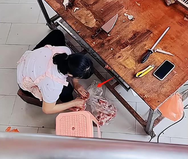 熊猫体育:女子吃肉身体不适竟是老板偷给猪肉抹料视频曝光本人回应(图1)