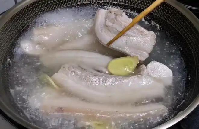 为何有的猪肉盖的是红章有的是蓝章哪种章的猪肉更健康？(图7)