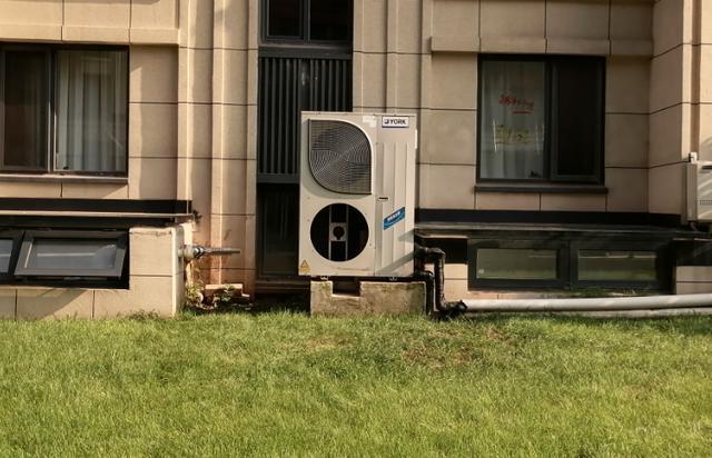 大连男子入住新居后一家人被嗡鸣声扰得无法入睡竟是因邻居安装了空气能外机……(图1)