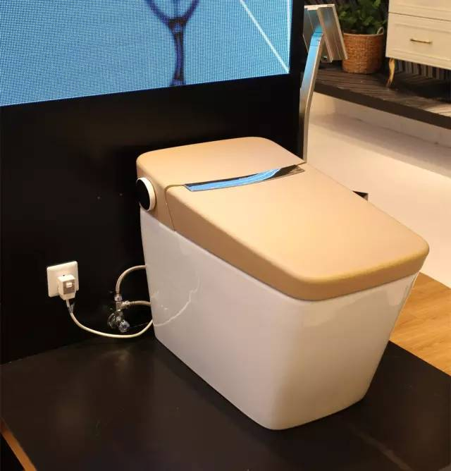 熊猫体育资讯:智能马桶突然爆炸女子:还好我不在家不然就把我炸了